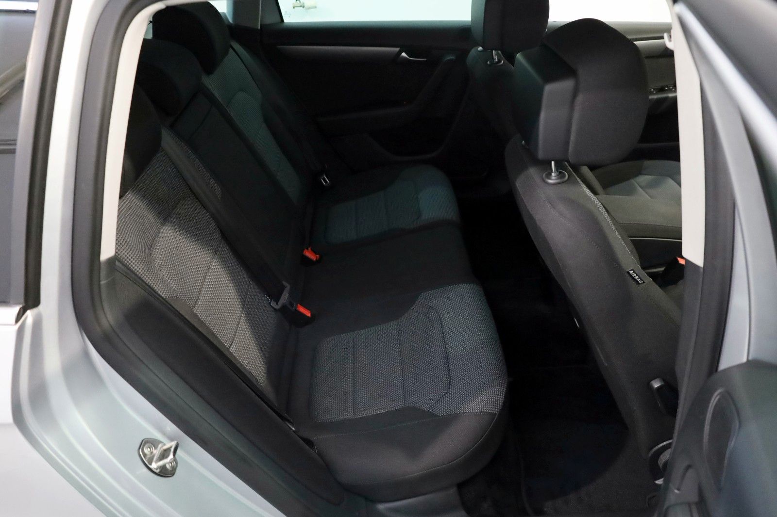 Fahrzeugabbildung Volkswagen Passat Variant Comfortline BlueM.,Navi,SH,AHK+WR