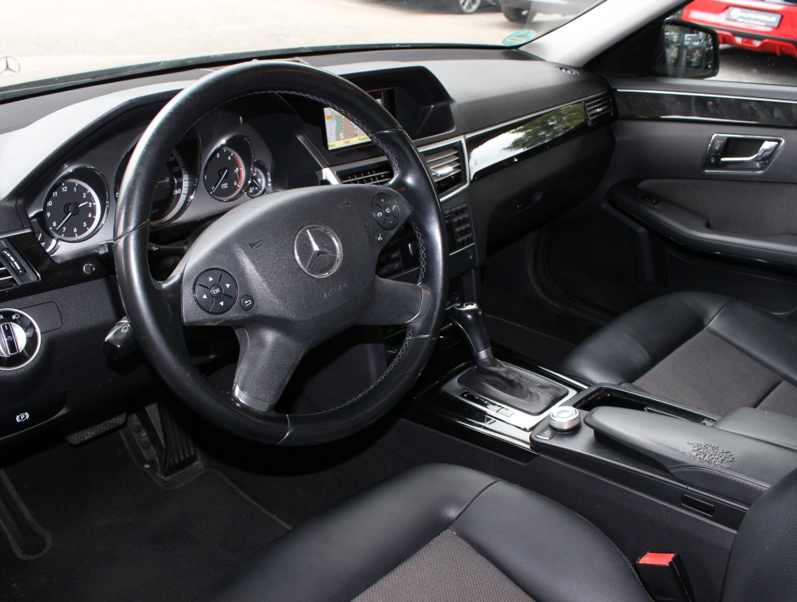 Fahrzeugabbildung Mercedes-Benz E 250 T CDI Avantgarde Distronic + AHK + ILS