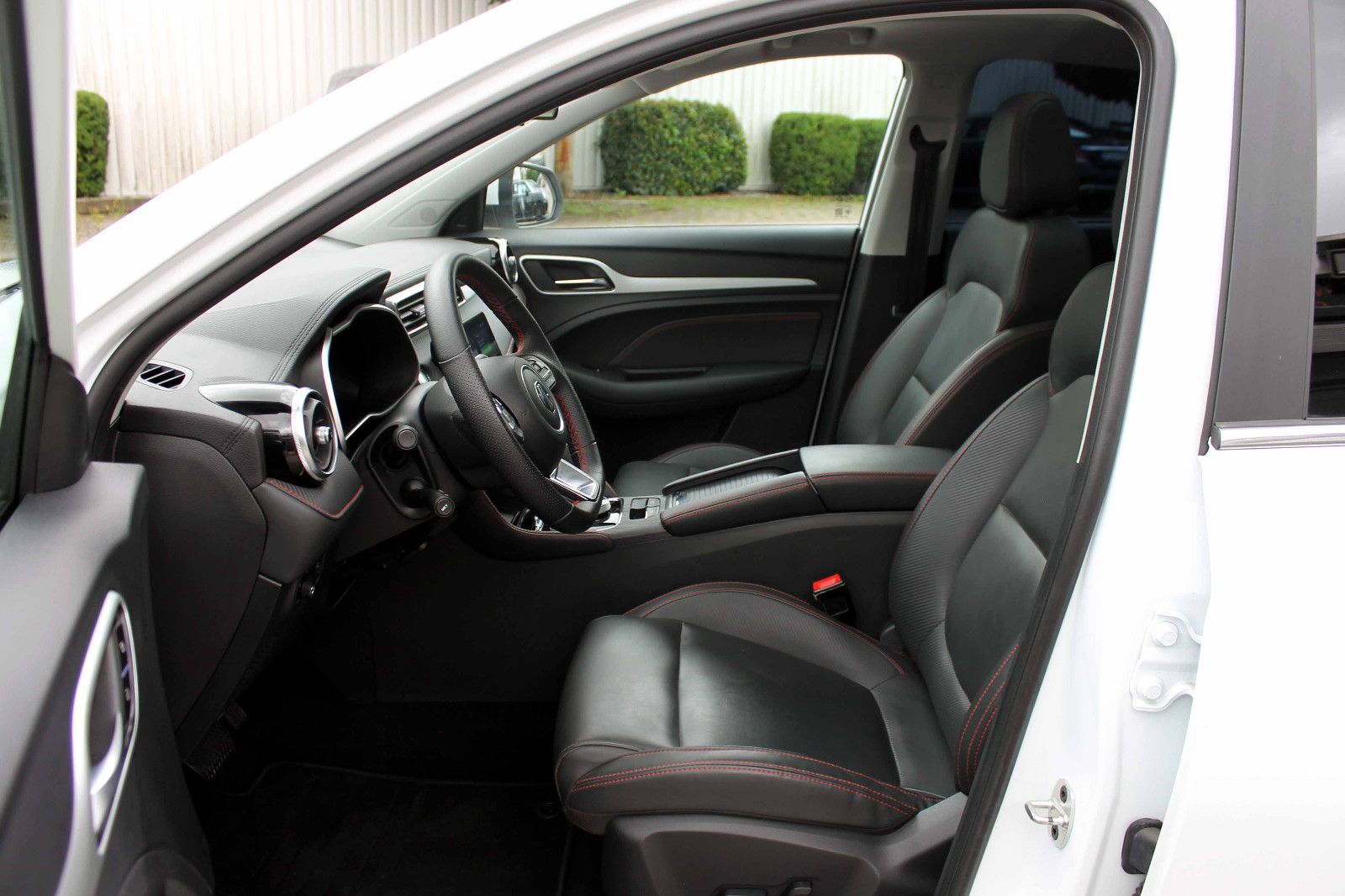 Fahrzeugabbildung MG ZS EV Luxury 5d ACC PANO LED NAVI PDC 360° KAM