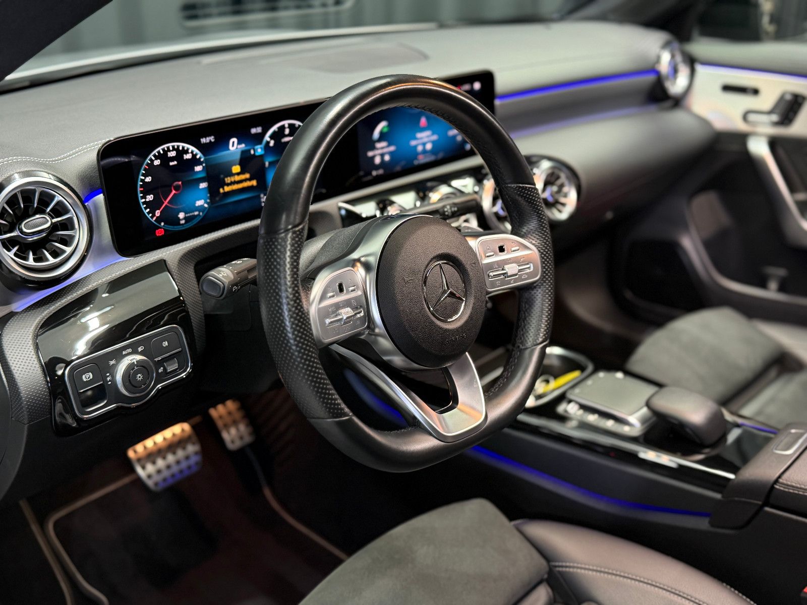 Fahrzeugabbildung Mercedes-Benz CLA 200 d|AMG-LINE|KAMER|BURMESTER|