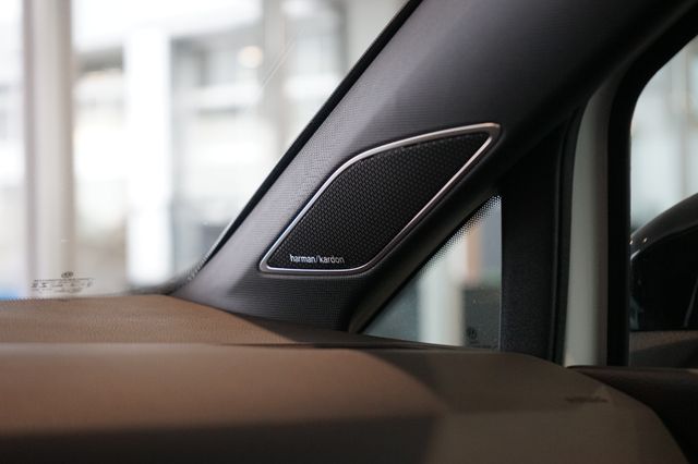 Volkswagen Golf 2.0 TDI R-Line | Pano | Matrix | Navi | ACC Volkswagen Golf 2.0 TDI R-Line | Pano | Matrix | Navi | ACC