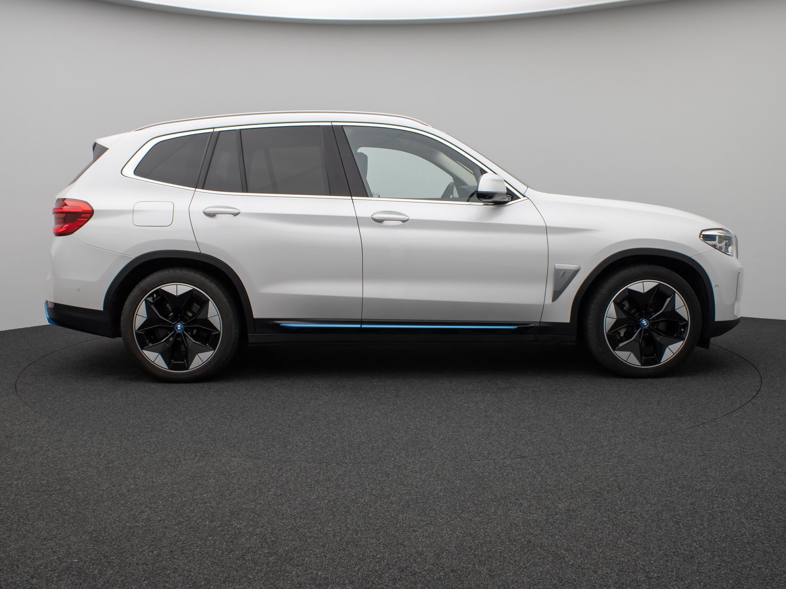 Fahrzeugabbildung BMW iX3 Impressive 360°HUD DAB H/K Komfort 20Zoll
