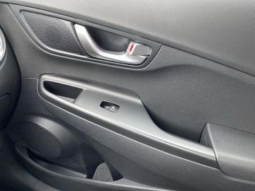 Hyundai Kona Trend Elektro Kam.+KeyLess+LED+Navi+SHZ+LM