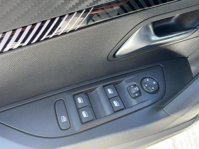 Peugeot 2008 PureTech 130 EAT8 Allure, 360° Kamera