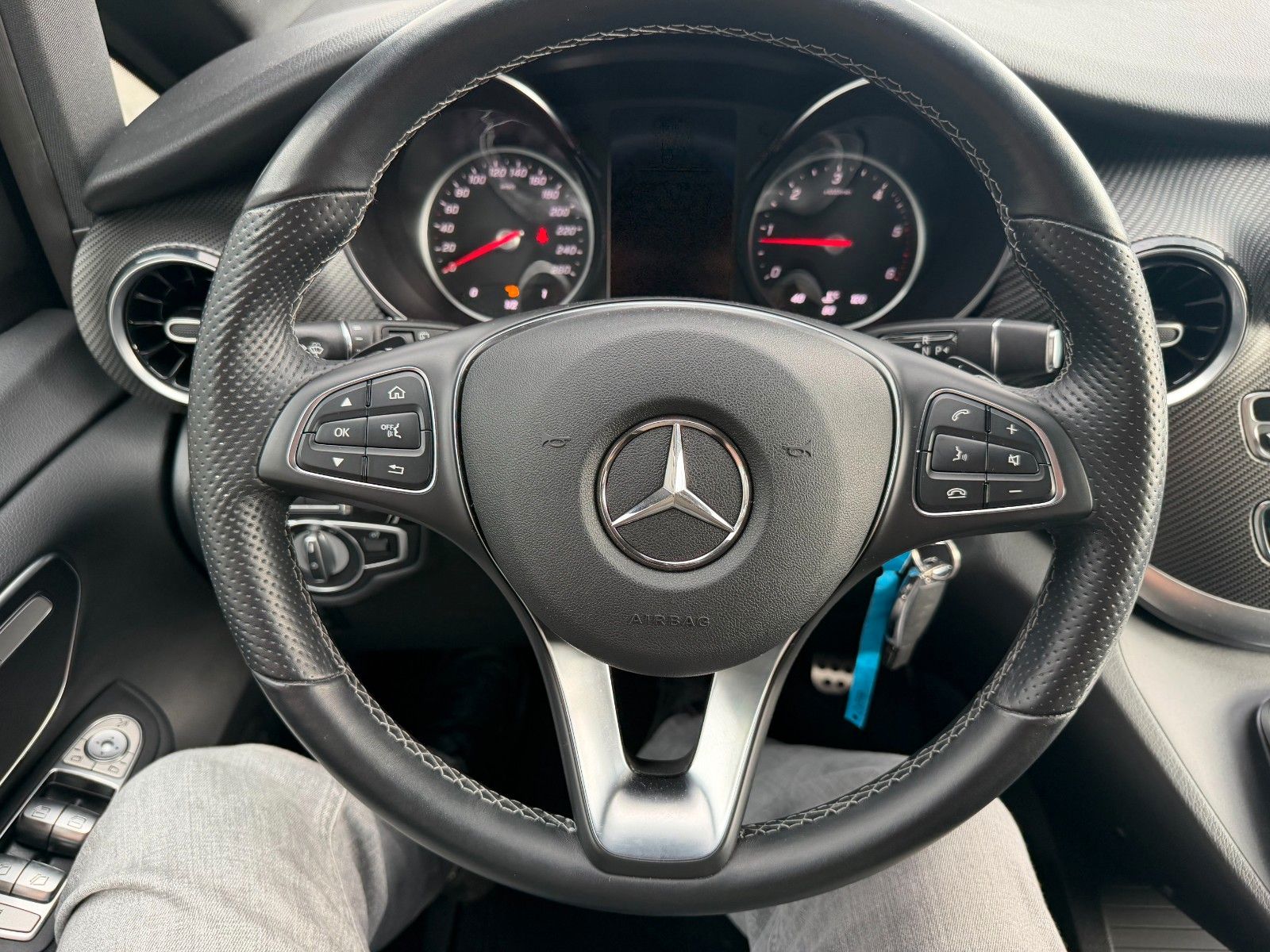 Fahrzeugabbildung Mercedes-Benz V 250 d EDITION AMG Kompakt AHK2,5 DISTRONIC