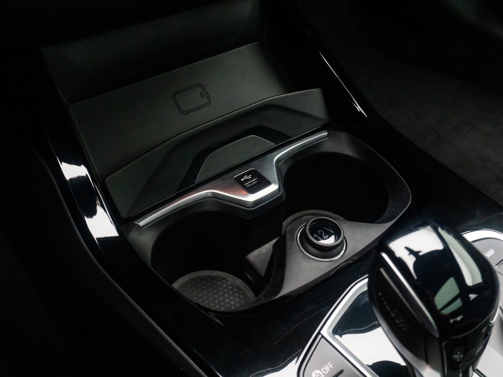 Fahrzeugabbildung BMW 218i Gran Coup&eacute; M Sport DAB H/K Panorama Komfort