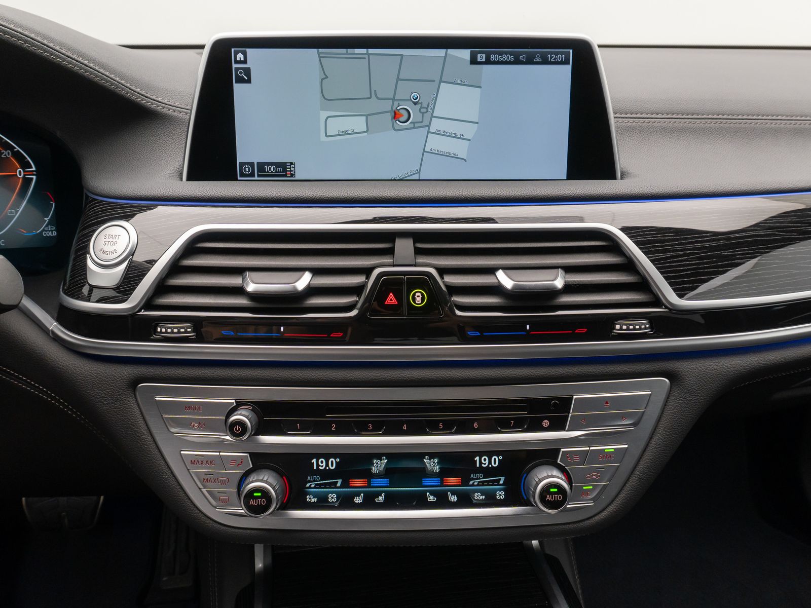 Fahrzeugabbildung BMW 740d xD M Sport 360°Laser HUD H/K SoftCl Massage