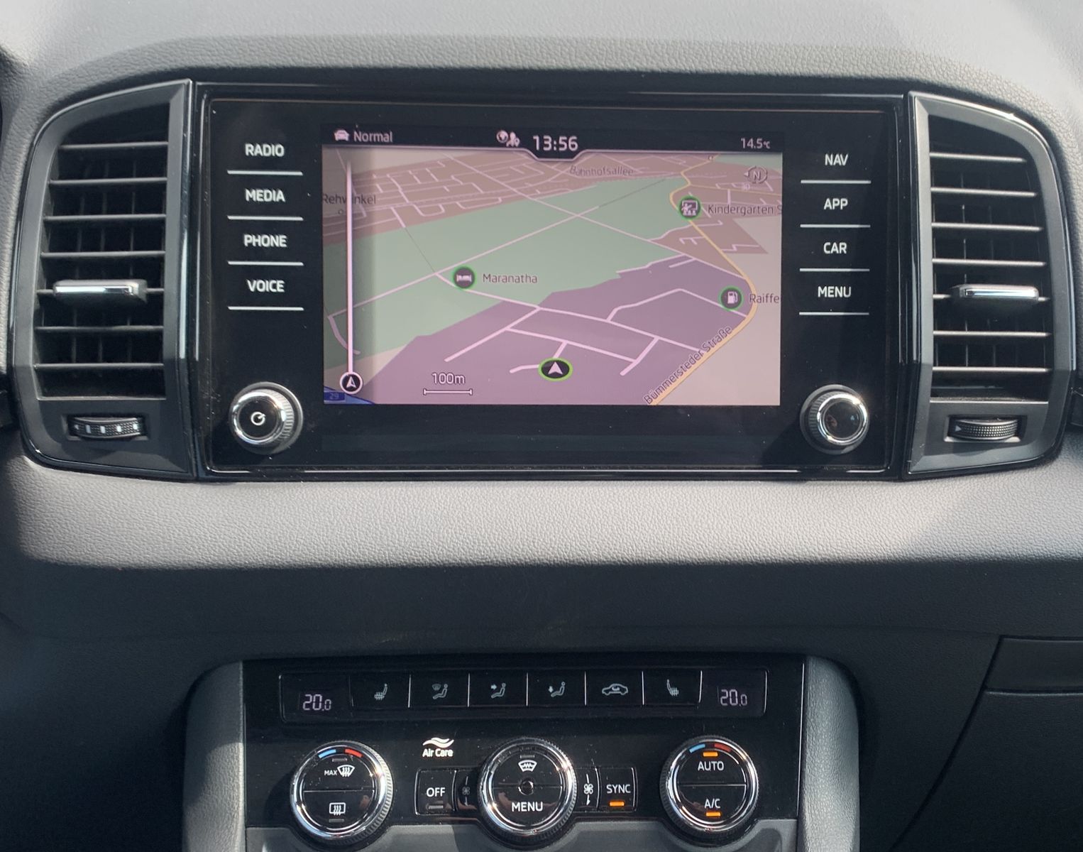 Fahrzeugabbildung SKODA Karoq 2.0 TDI*Sportline*4x4*AHK*Pano*Cam*CANTON*