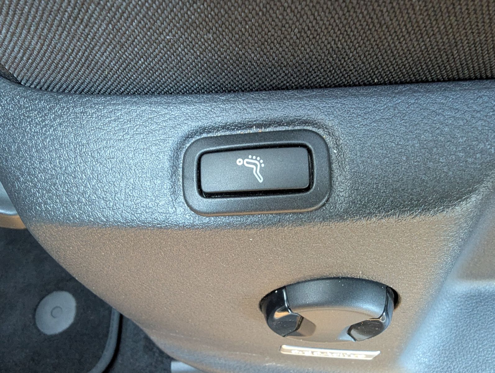 VW Touran 2.0 DSG R-Line High. Pano 7-Si IQ.Dri AHK - Image 28