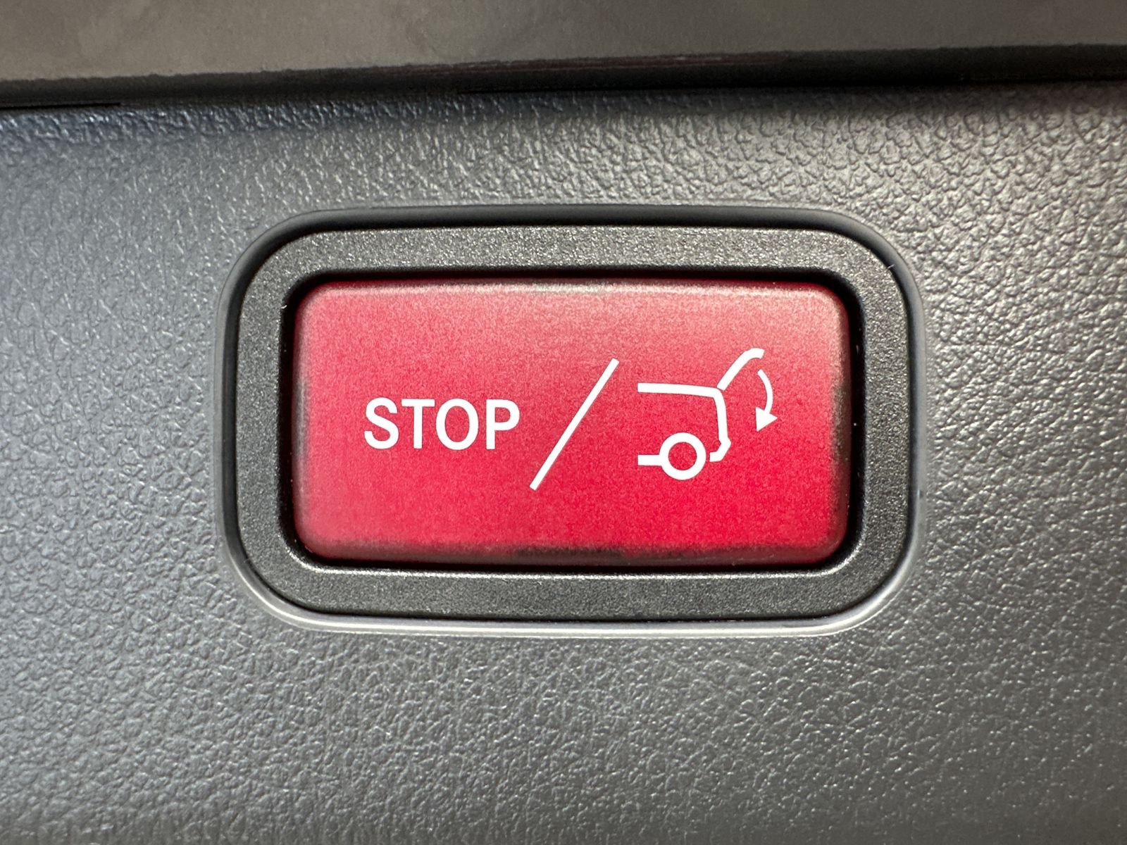 Fahrzeugabbildung Mercedes-Benz C 200d T Avantgarde NAV+LED+AHK+VCOCK+CARPLAY+PP