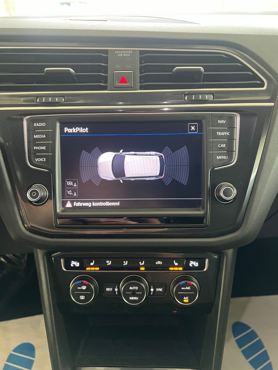 Fahrzeugabbildung Volkswagen Tiguan Highline 4Motion R line *HEAD-UP*MEMORY*