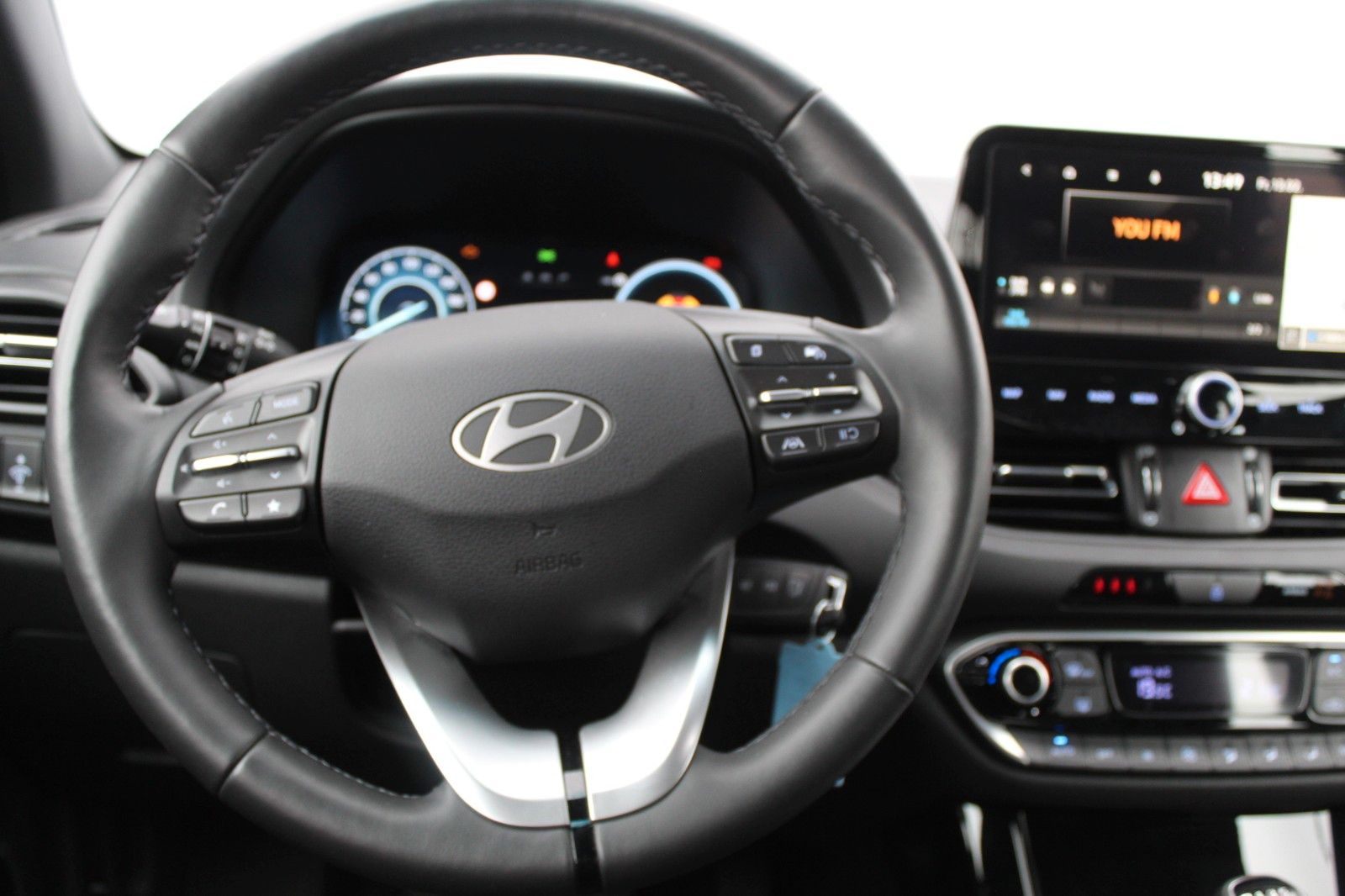 Fahrzeugabbildung Hyundai i30 Advantage Navi*Sitzh.*Kamera*LED*PDC