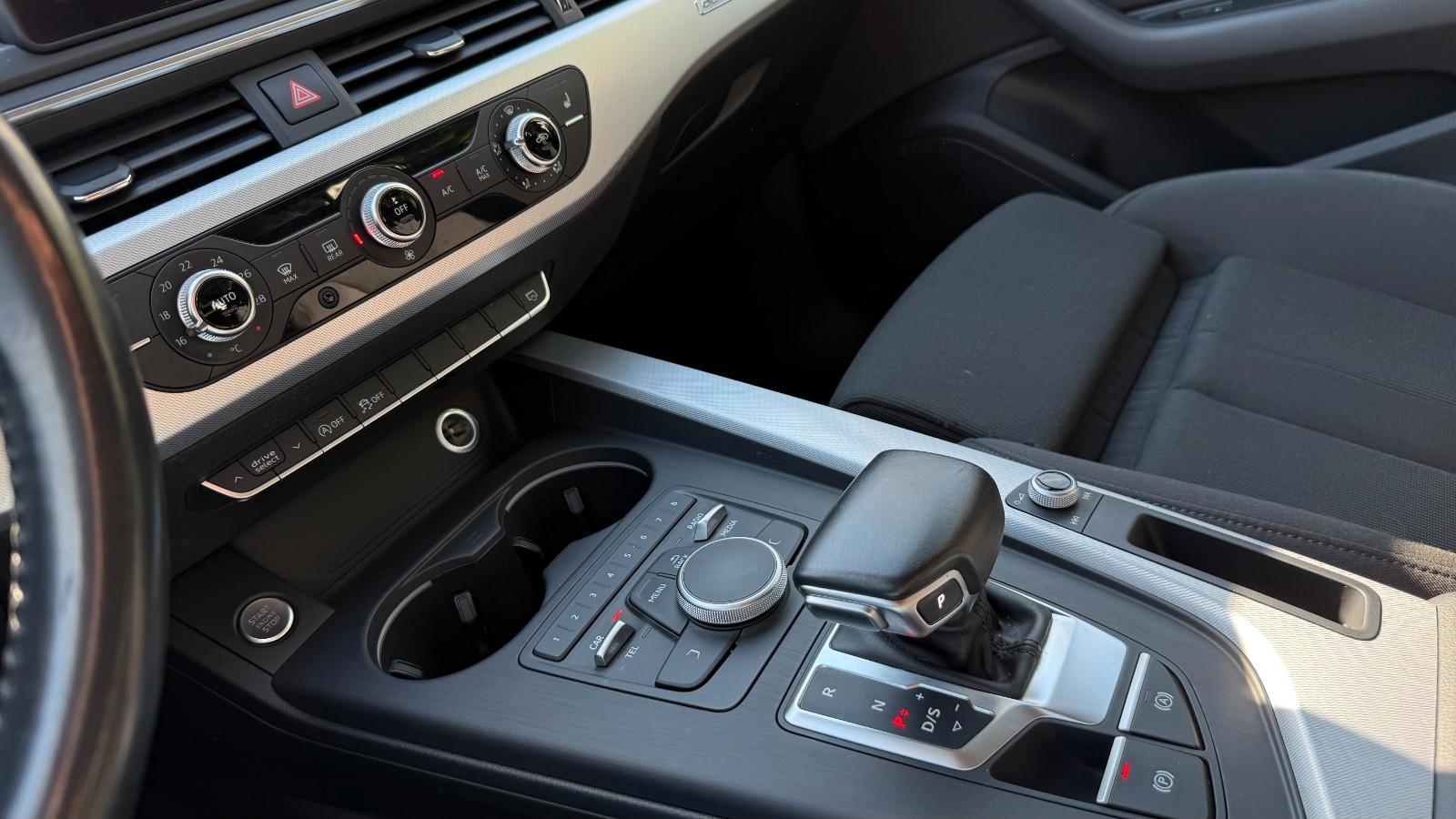 Audi A4  Avant quattro sport *PDC*Xenon*Standheizung*