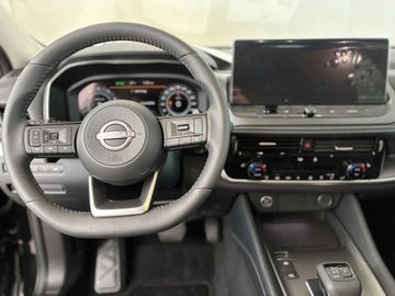 Fotografie des Nissan Qashqai 1.3 DIG-T 4x4 MHEV Xtronic N-Connecta (J