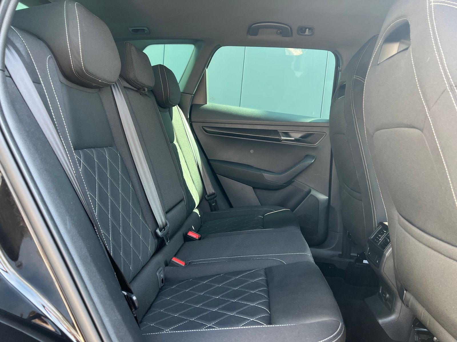 Fahrzeugabbildung SKODA Karoq Sportline 2.0 TDI DSG 4x4 "AHK, Matrix-LED