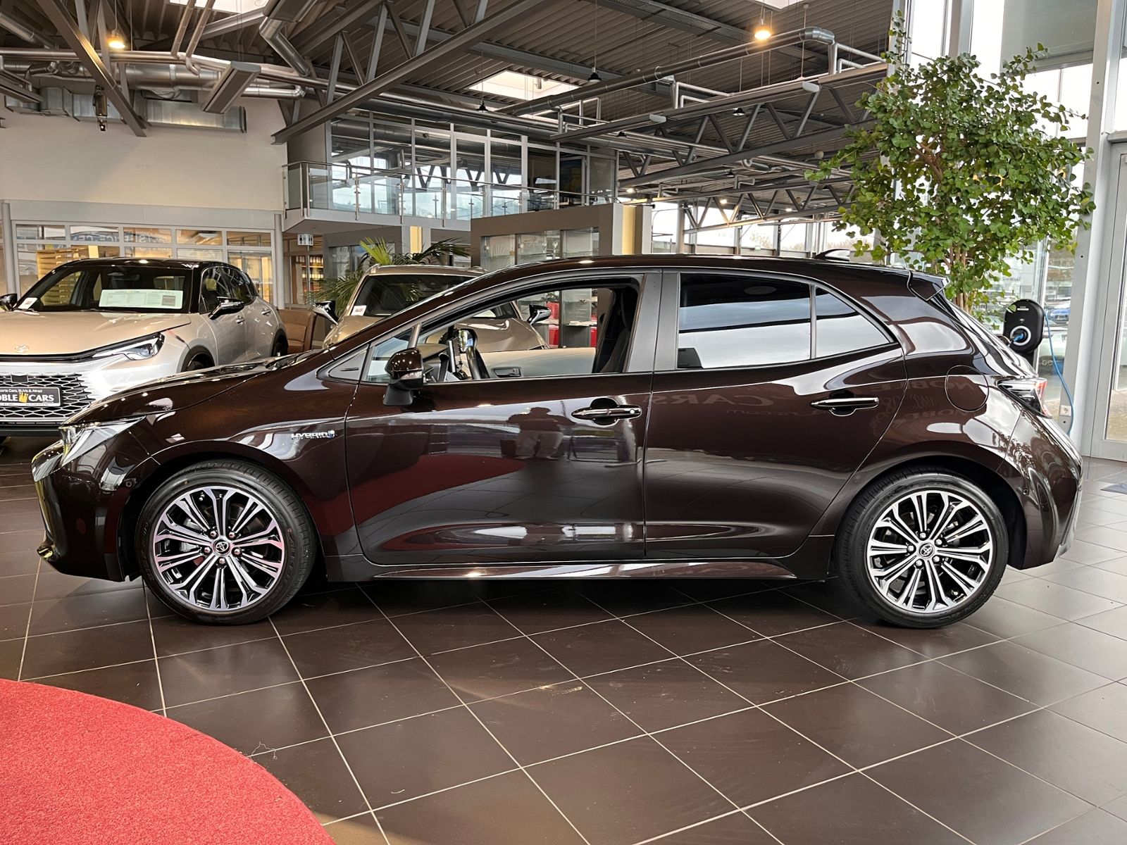 Fahrzeugabbildung Toyota Corolla Hybrid Club LED NAV DAB PDC ALU