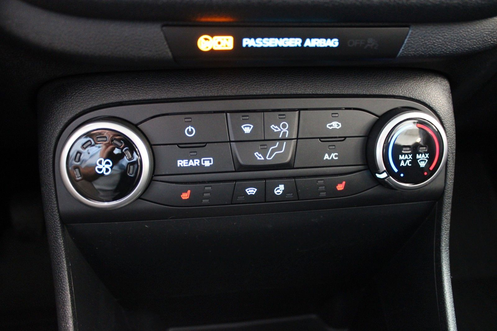 Fahrzeugabbildung Ford Fiesta Cool & Connect 5-T LED KLIMA WinterPaket
