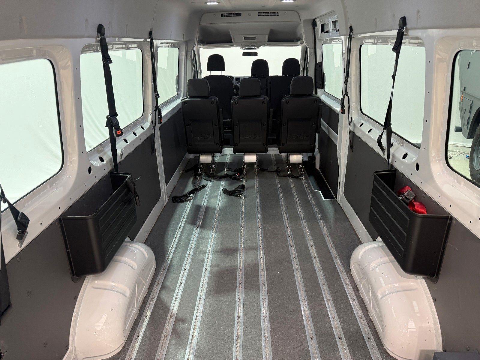 Fahrzeugabbildung Volkswagen Crafter 35 LH-Behindertengerecht-Rampe-Liftachse