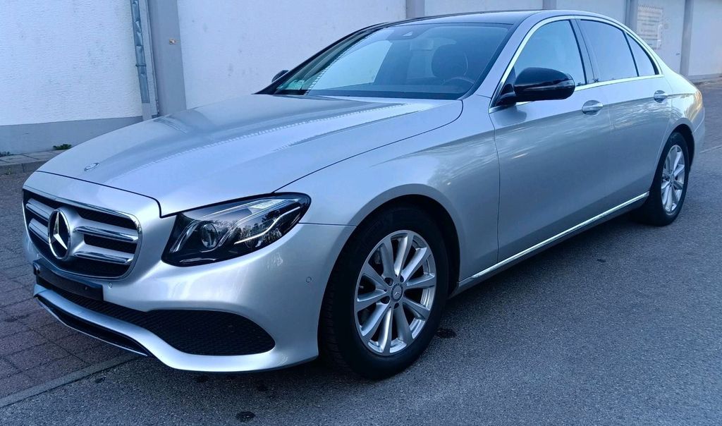 Image of Mercedes-Benz E 220