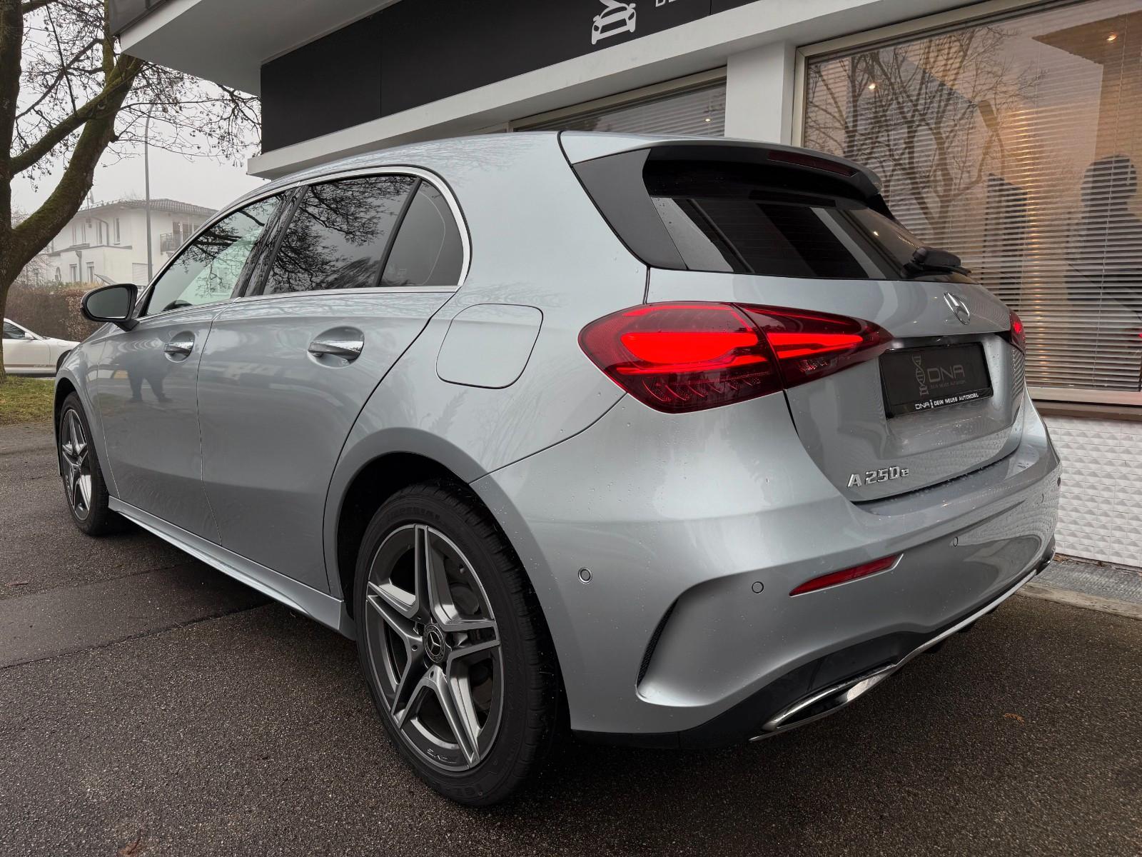 Mercedes-Benz A 250e - AMG Line-RFK-Ambiente-Advanced Plus
