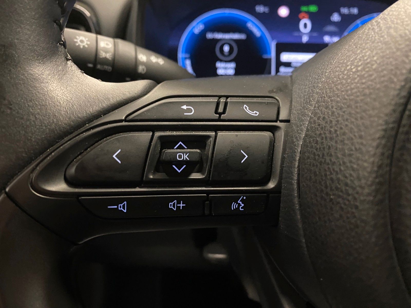 Fahrzeugabbildung Toyota Yaris Hybrid Style+KAMERA+SHZ+PDC