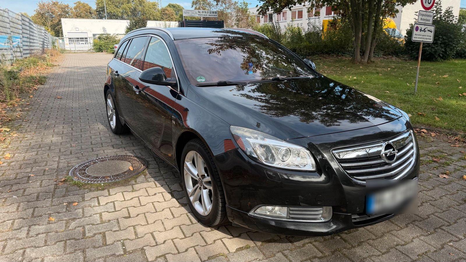 Opel Insignia 2011 — rear view