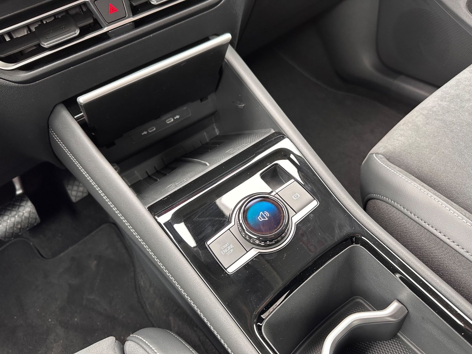 Fahrzeugabbildung Volkswagen Tiguan 2.0 TDI Elegance DSG AHK/Matrix/ACC/Navi