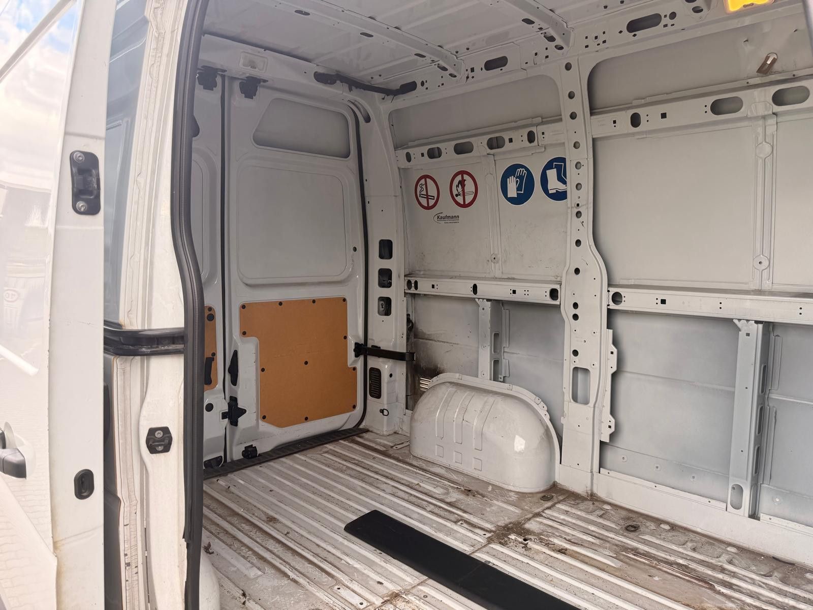 Fahrzeugabbildung Renault MasterIII Kasten L1H2 HKa 3,5t/1.HAND/SCHECKHEFT