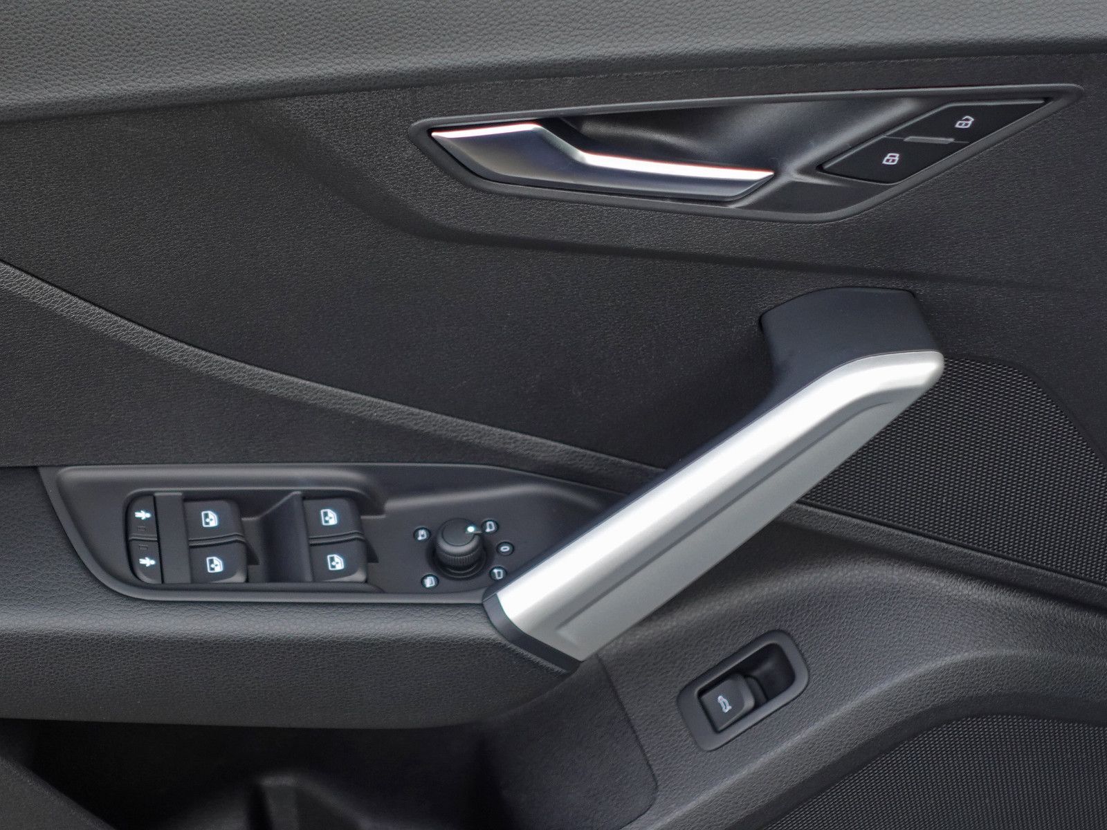 Fahrzeugabbildung Audi Q2 35 TFSI S tronic advanced Navi AHK Garantie