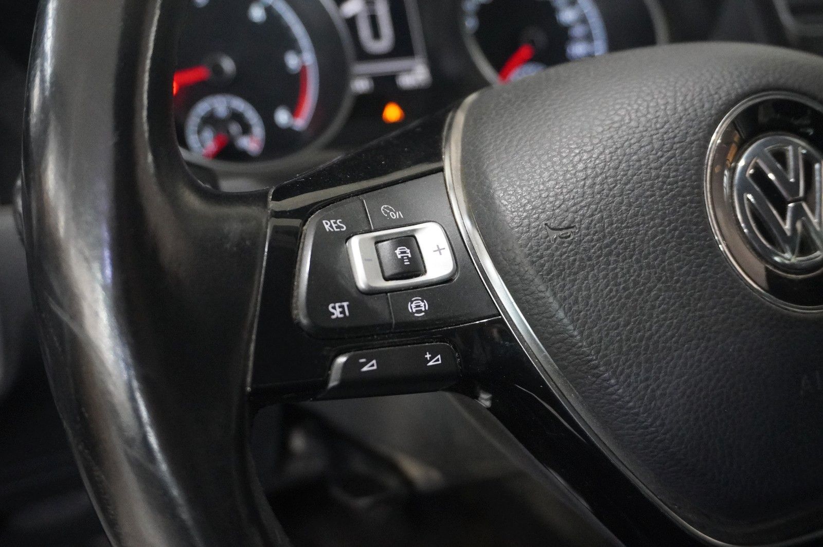 Fahrzeugabbildung Volkswagen Golf VII Variant 1.6 TDI NAVI/LED/SH/ACC/PDC/AHK