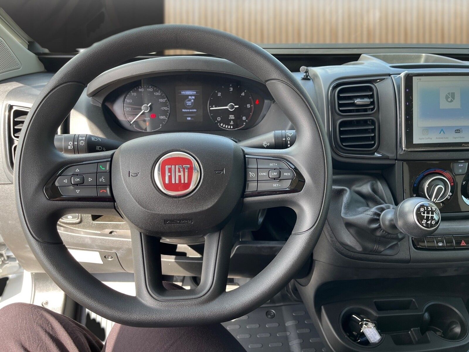 Fahrzeugabbildung Eura Mobil Van V 635 HB Radio DAB, Heizung 6KW, RFK,