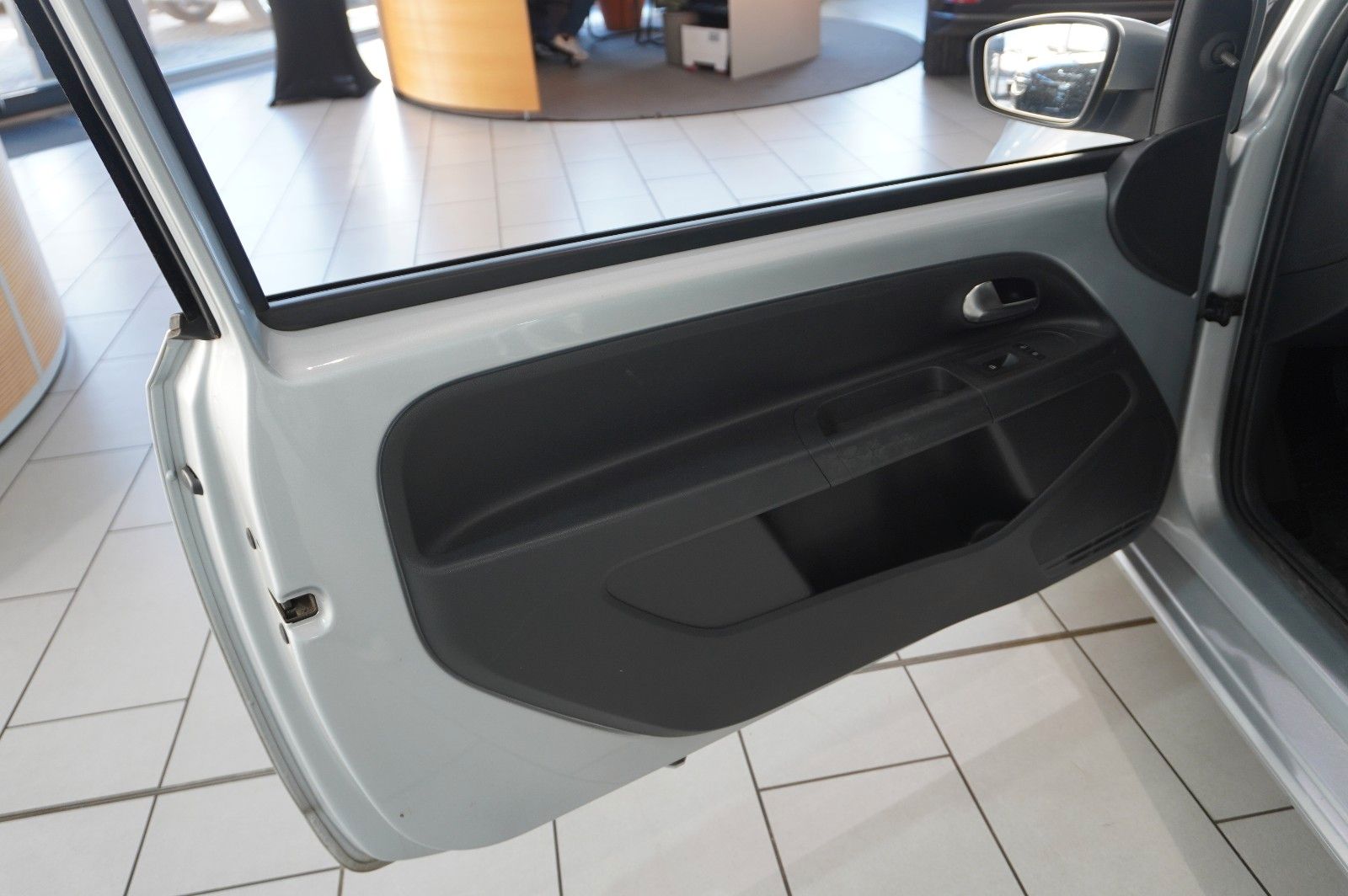 Fahrzeugabbildung Volkswagen up! 1.0 MOVE 3-TÜR NAVI/KLIMA/SPORT/CD/AUX/TÜV