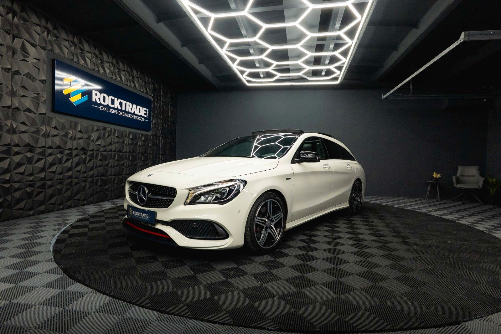 Fahrzeugabbildung Mercedes-Benz CLA 250 Shooting Brake 4Matic AMG Night Pano LED