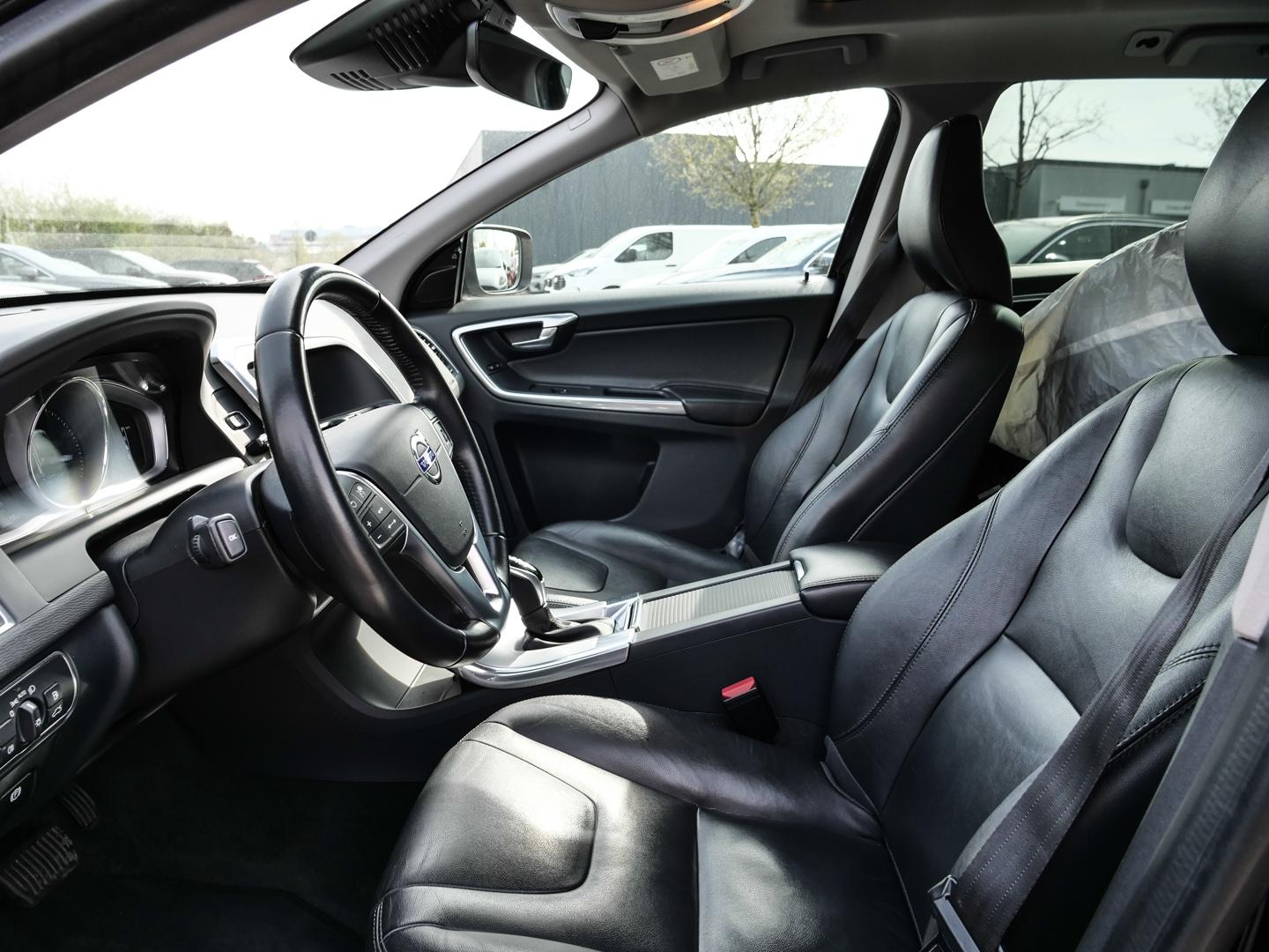 Volvo XC60 Summum 2WD El. Panodach Navi Leder Digitale