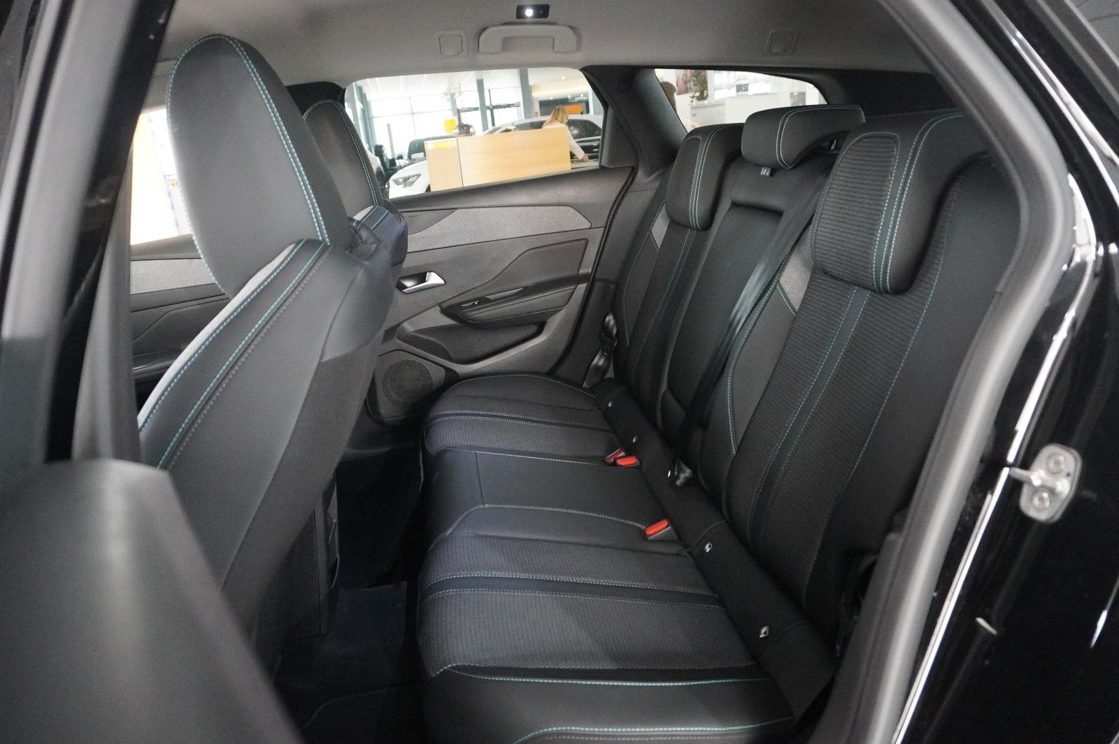 Fahrzeugabbildung Peugeot 308 SW 1.5D ALLURE NAVI/LED/360°/SPORT/SH/VIRT.