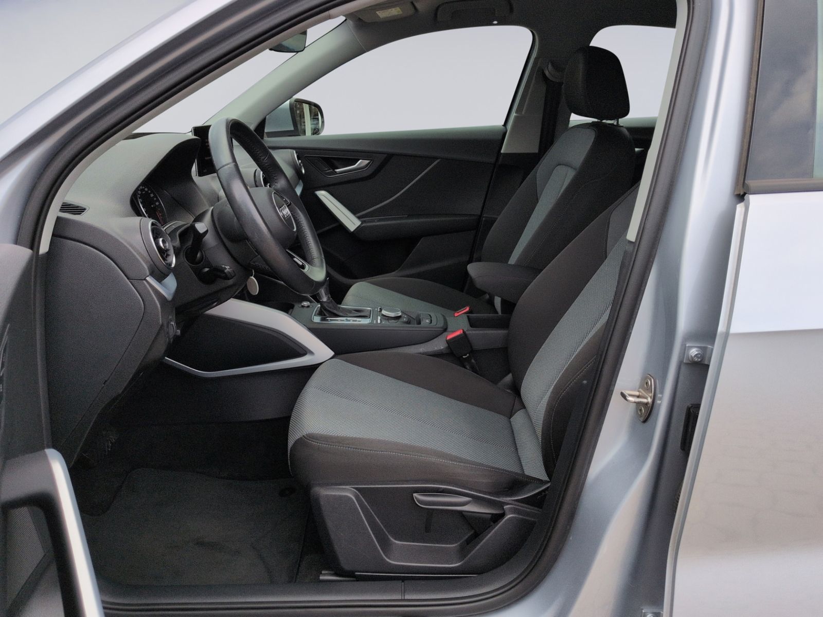 Q2 Design 30 TDI S tronic LED+GRA+PDC+SHZ