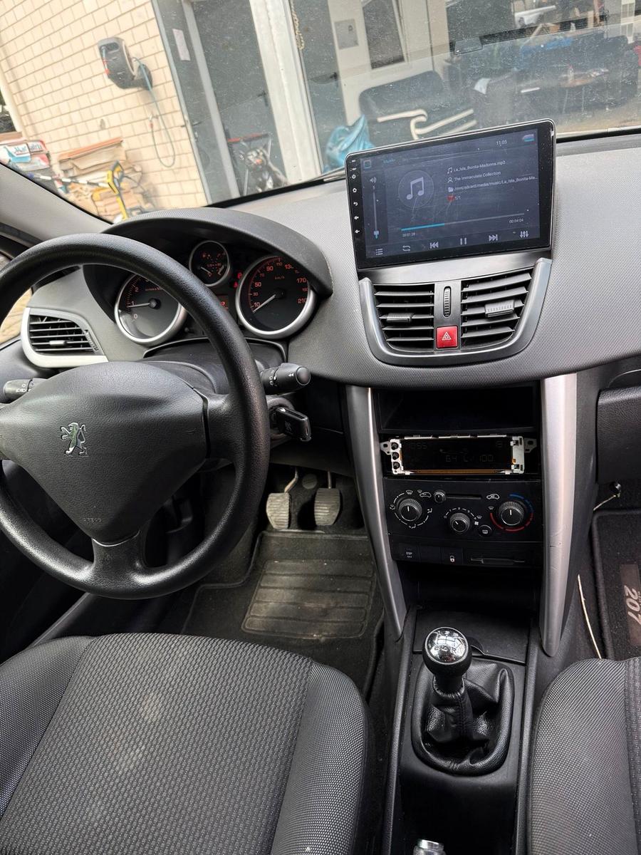 Peugeot 207 2011 — photo 7