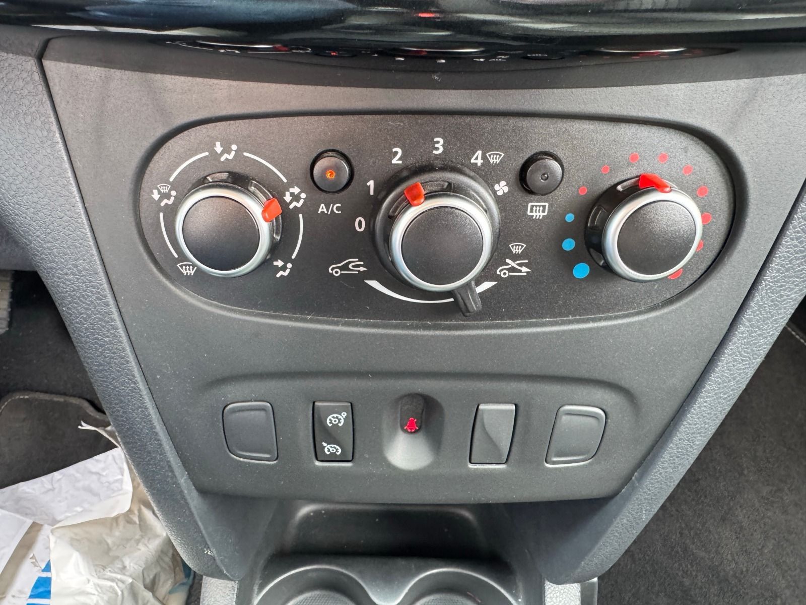 Fahrzeugabbildung Dacia Sandero II 90 Stepway Celebration