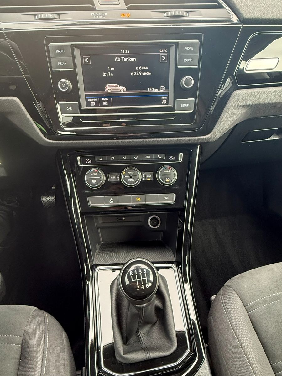 Fahrzeugabbildung Volkswagen Touran Highline BMT/Start-Stopp