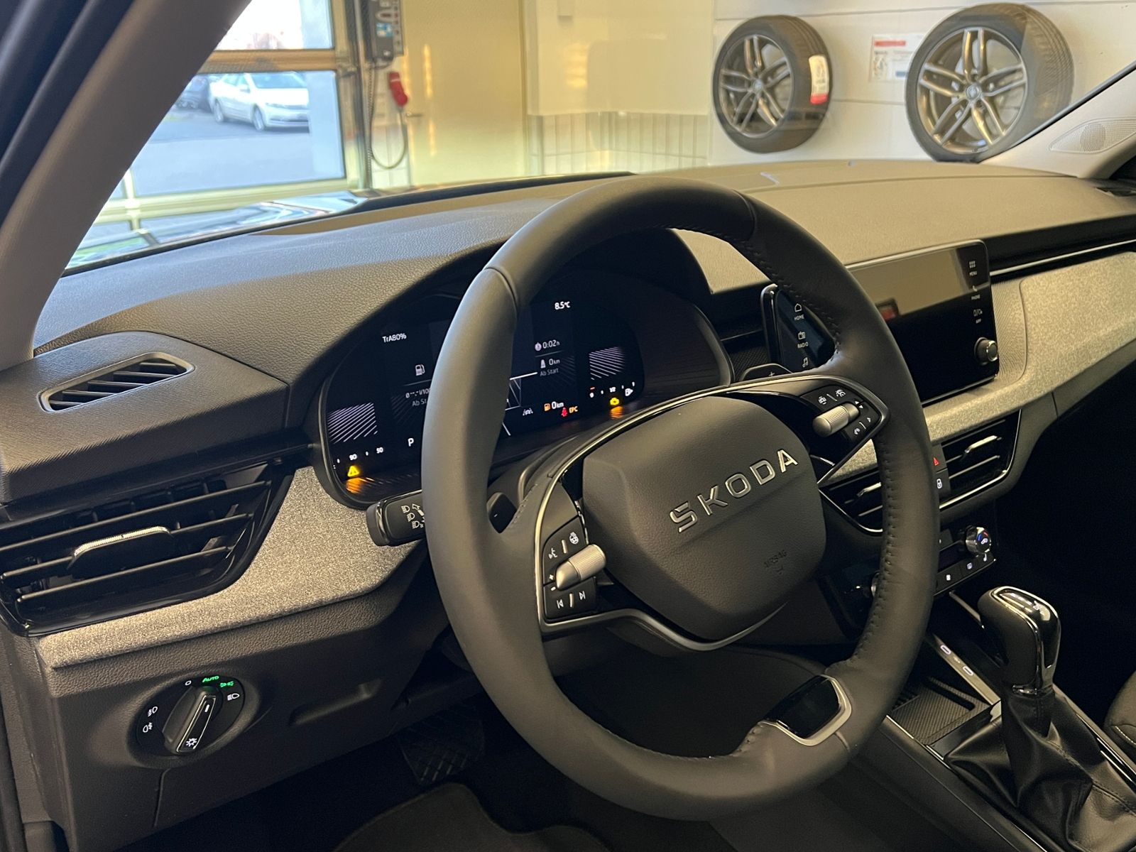 Fahrzeugabbildung SKODA Kamiq DRIVE 1.0 TSI DSG *AHK,Black-Paket*