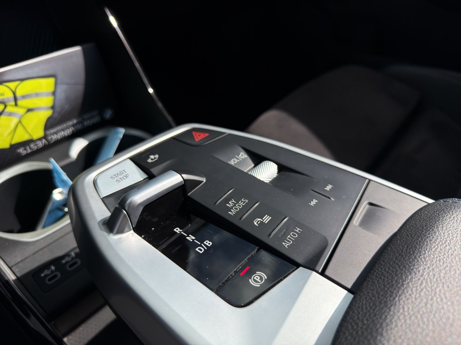 Fahrzeugabbildung BMW iX1 30 xDrive M Sport/Apple/Massage/Performance/