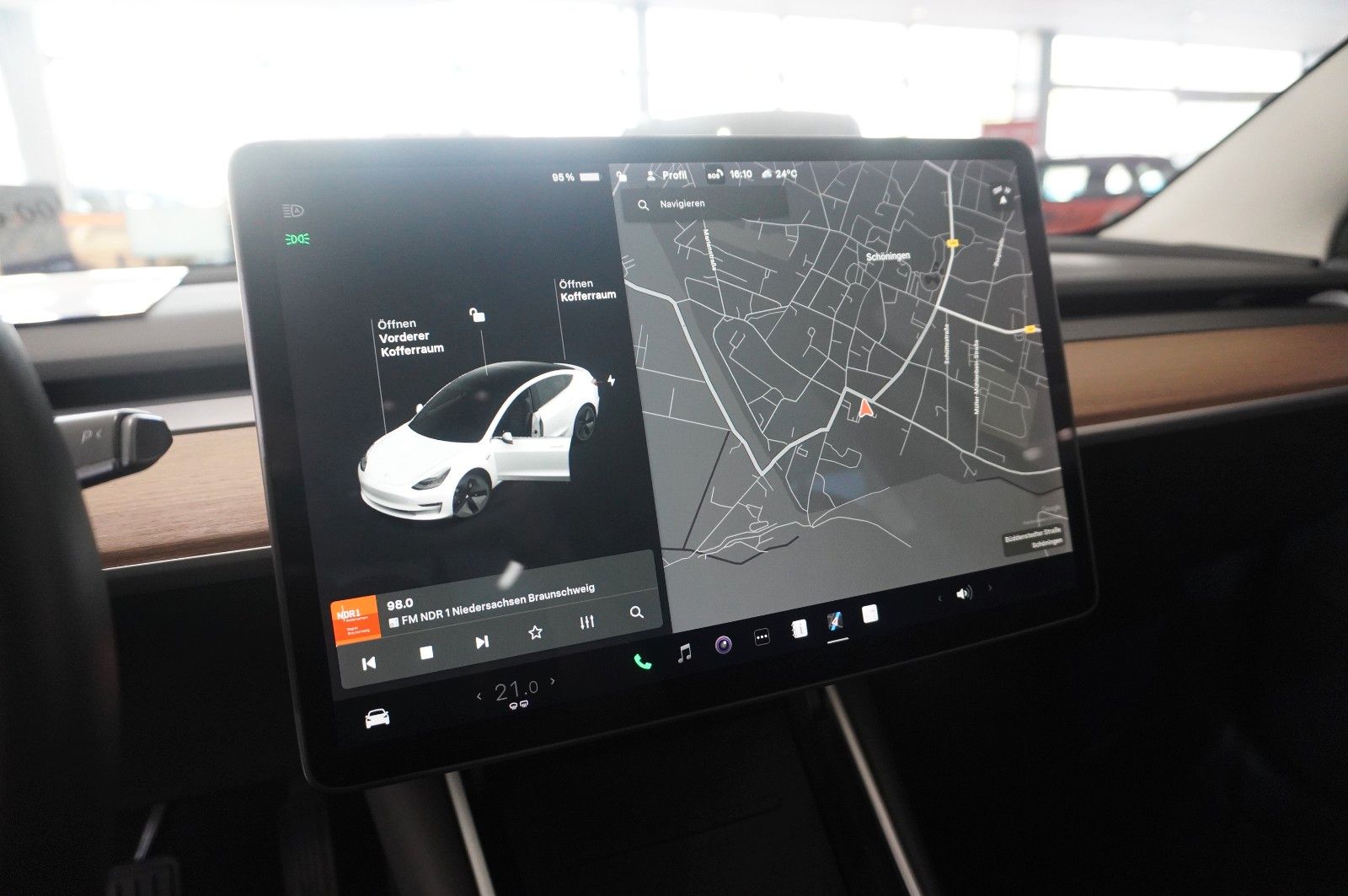 Fahrzeugabbildung Tesla Model 3 LONGRANGE DUAL-MOTOR NAVI/KAMERA/SH/PANO