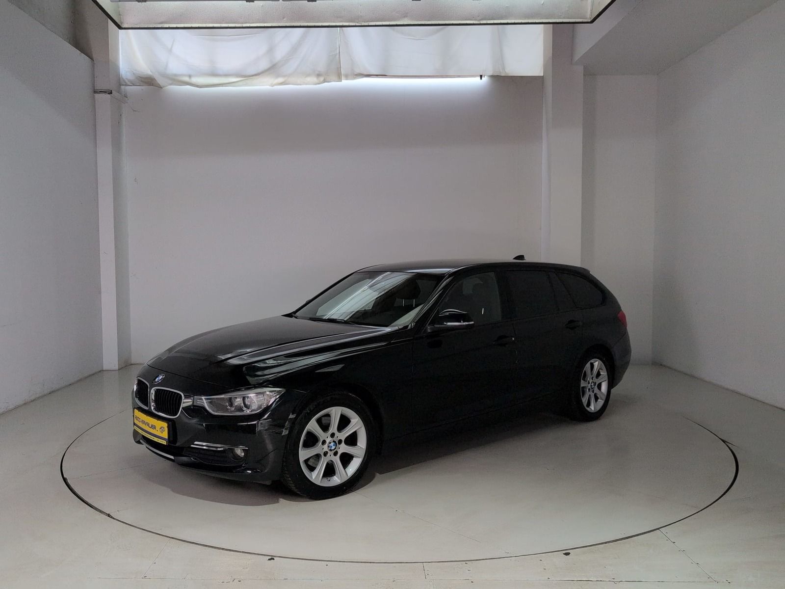 Fahrzeugabbildung BMW 320 d Touring xDrive * Leder * Bi- Xenon