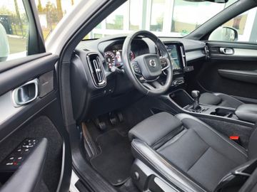 Volvo XC40 Momentum 2WD*AHK*LED*SHZ*Kamera*PDC*