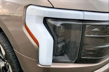 Ford F150 Lightning Platinum gr. Batterie im Vorlauf