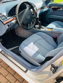 Mercedes E 200 - 3