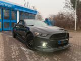 Ford Mustang 5.0 Ti-VCT V8 GT Auto GT - Ford Mustang mit Benzin-Antrieb: Cabrio, 5.0