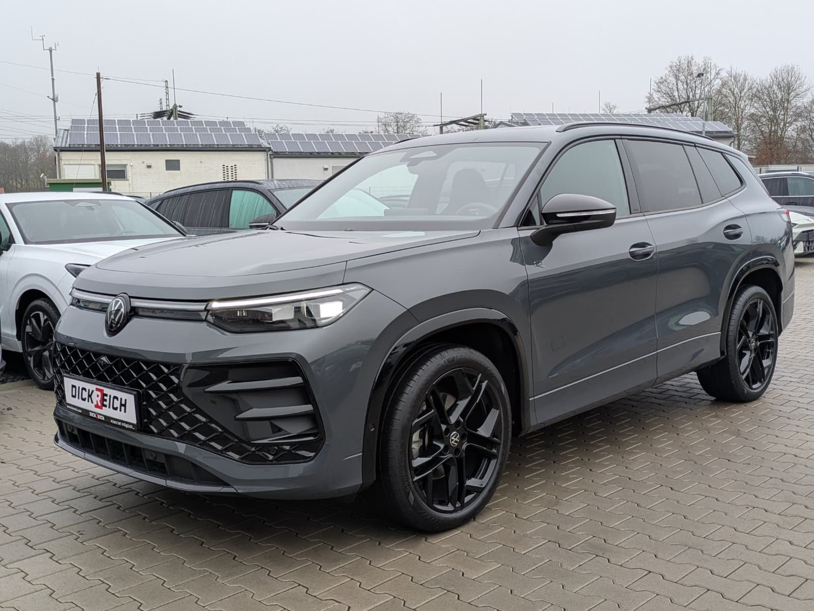 Fahrzeugabbildung Volkswagen Tayron 2.0 TDI 4M R-Line BLACK*7Si*MATRIX*PANO