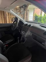 Volkswagen Caddy 1,2TSI 63kW Behindertengerecht mit Rampe - VW Caddy Gebrauchtwagen in Hamburg