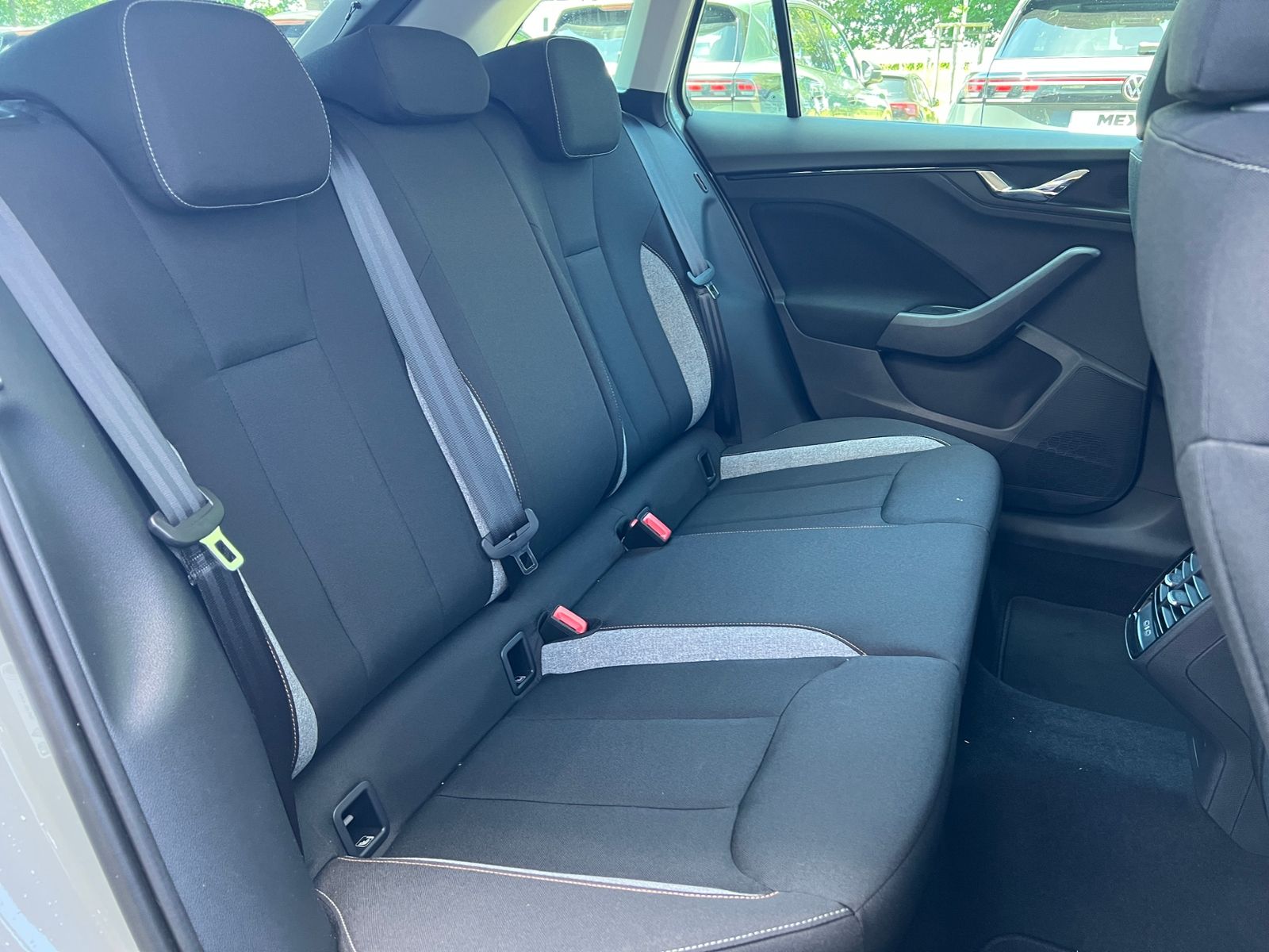 Fahrzeugabbildung SKODA Scala Drive 1.0 TSI *Black Paket, Vorb. AHK, LED